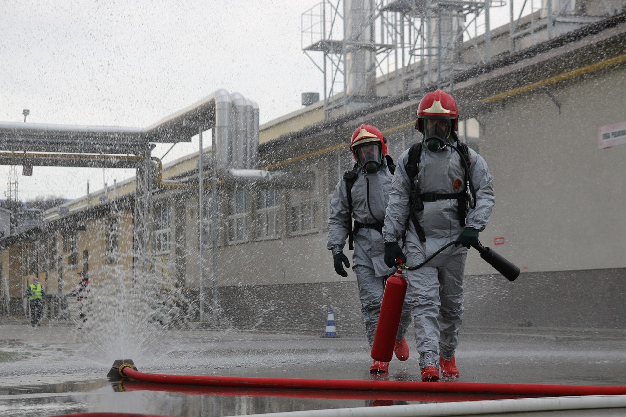 Inicio chemistry, poisoning, help, fire, ammonia, nature, rescue, environment, fire department, hydrant, water